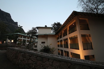 club mahindra mount serene