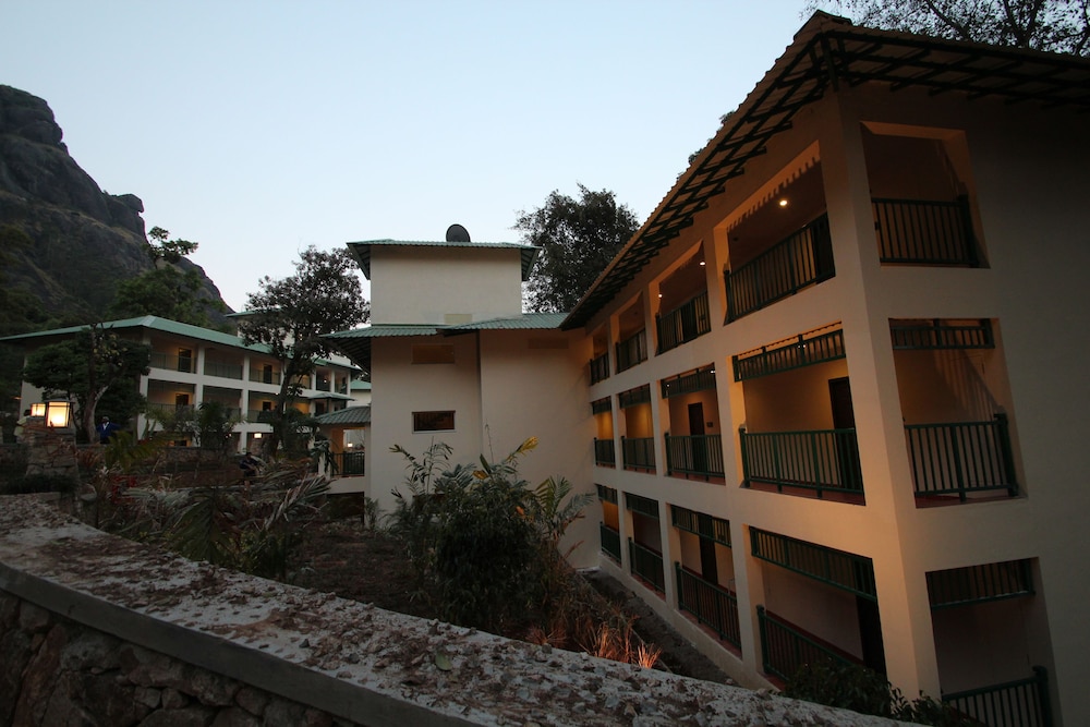 club mahindra mount serene