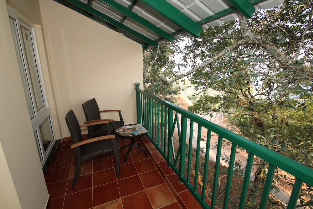 club mahindra mount serene