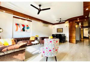 bluo 3bhk m block mkt lift balcony parking