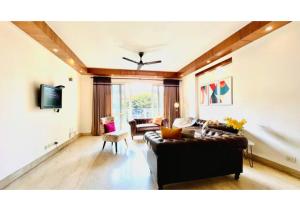 bluo 3bhk m block mkt lift balcony parking