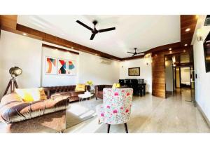 bluo 3bhk m block mkt lift balcony parking