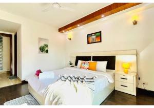 Bluo 3Bhk M Block Mkt - Lift, Balcony, Parking,Greater Kailash,3 star