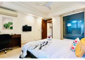 Bluo 3Bhk M Block Mkt - Lift, Balcony, Parking,Greater Kailash,3 star