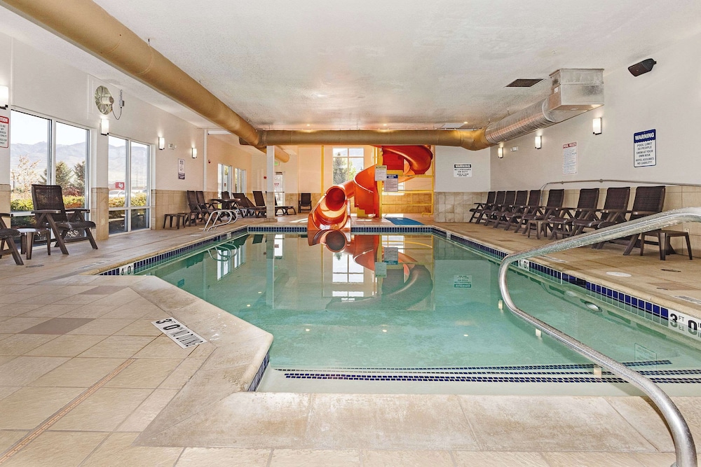 comfort inn and suites logan near university