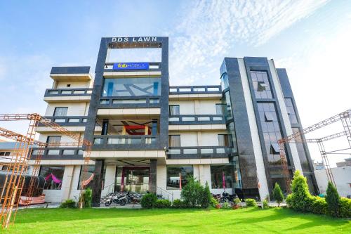 oyo flagship 80648 hotel dds lawn