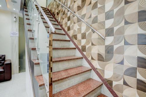 806509 hotel kiwi international