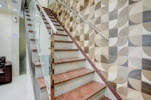 806509 hotel kiwi international