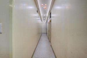 806509 hotel kiwi international