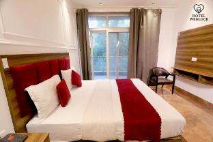 hotel wedlocks 47