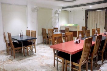 rbs hotel and restaurant in front ram temp