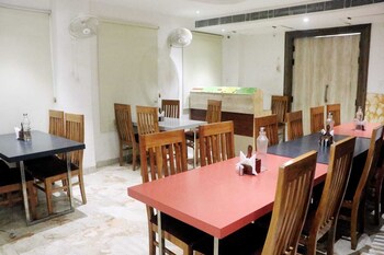 rbs hotel and restaurant in front ram temp