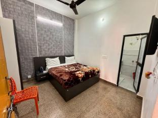hotel gurudev palace