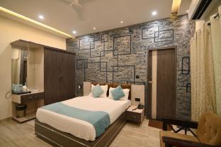 hotel gurudev palace