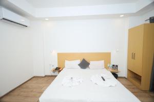 hotel wedlocks 51