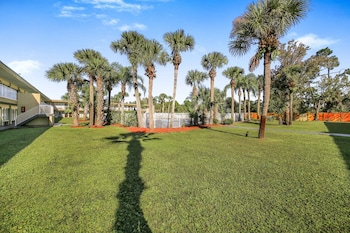 Days Inn By Wyndham Daytona Beach Speedway,Florida>>Daytona Beach,2 star