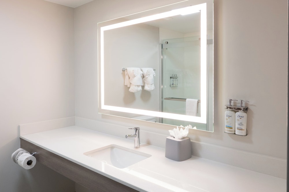 holiday inn express and suites burlington mount ho