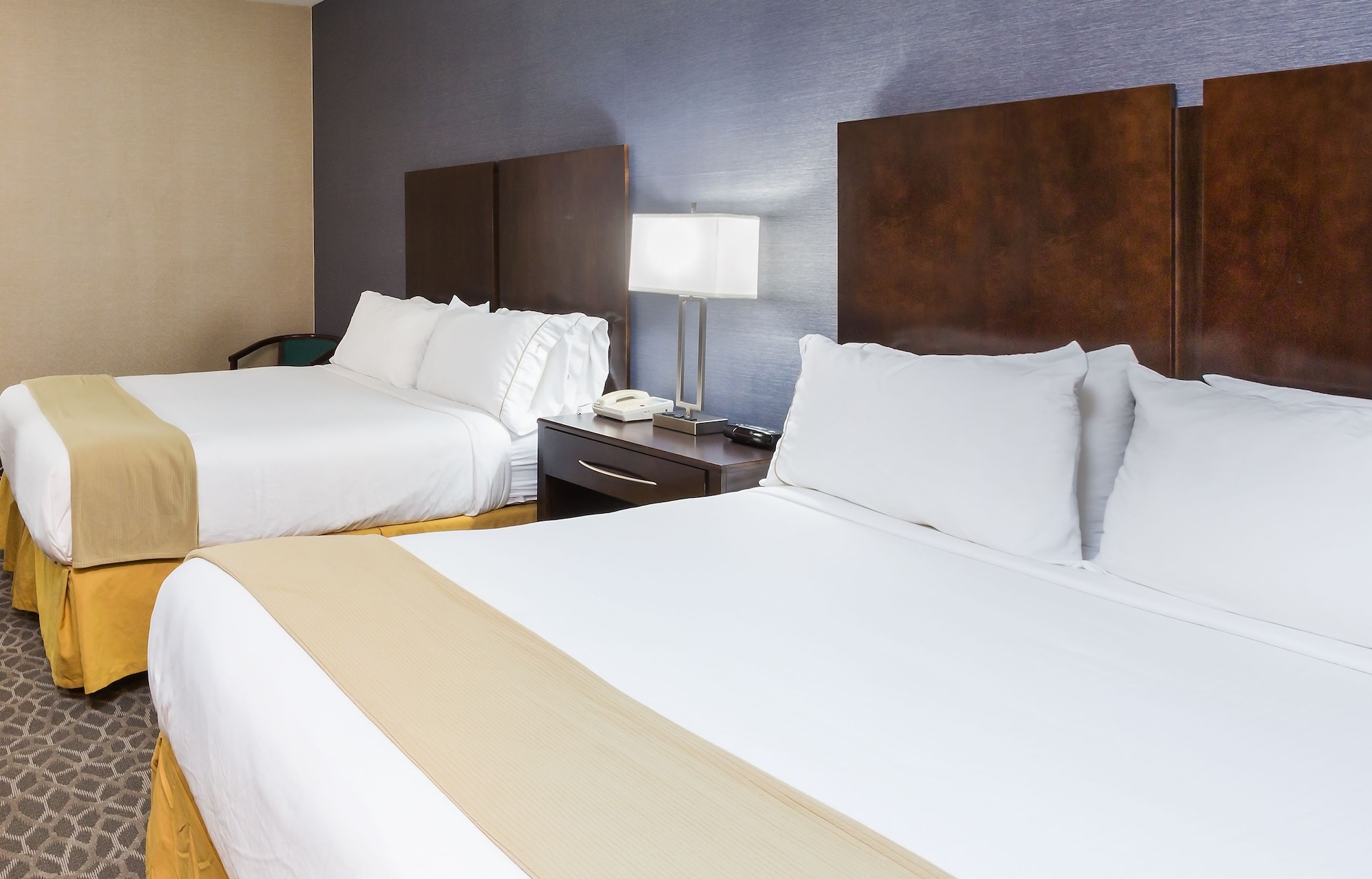 holiday inn express and suites burlington mount ho