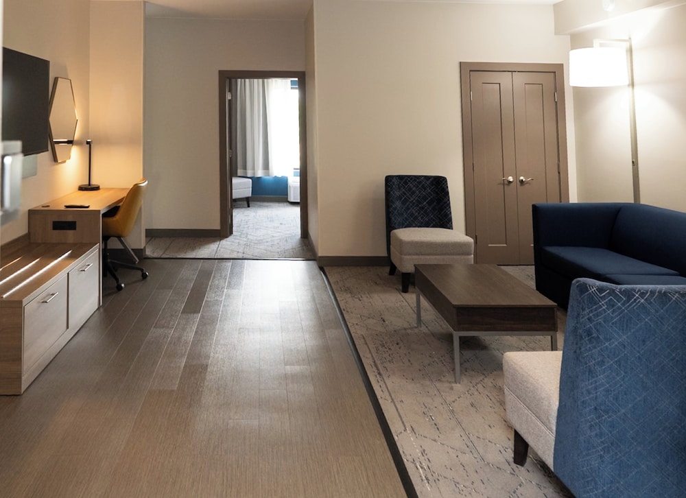 holiday inn express and suites burlington mount ho