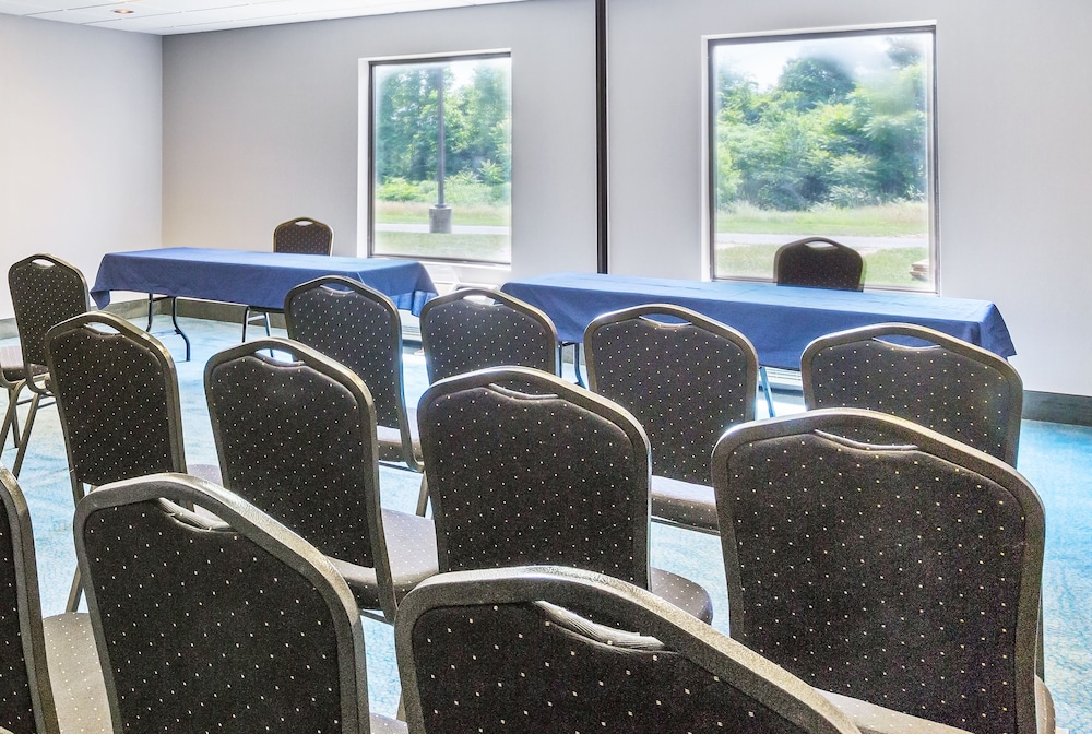holiday inn express and suites burlington mount ho