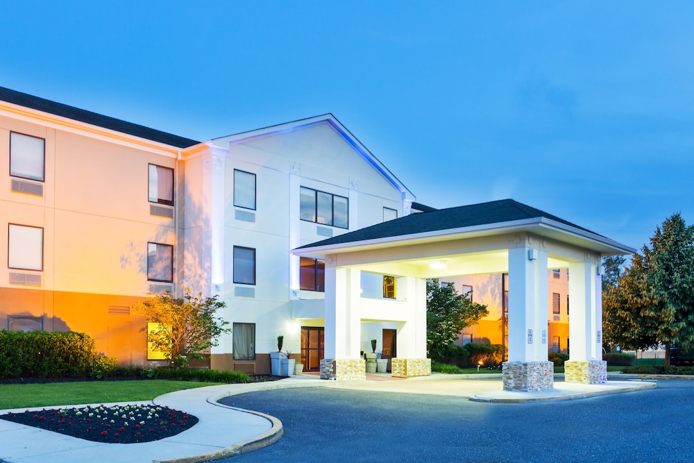 holiday inn express and suites burlington mount ho