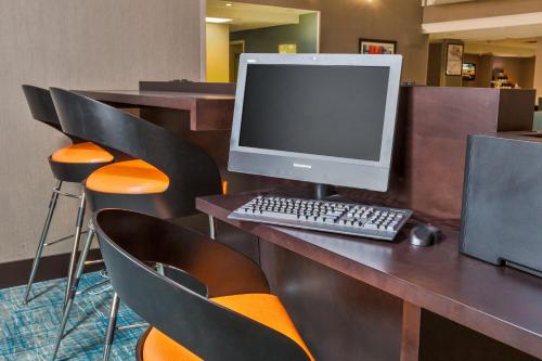 holiday inn express and suites burlington mount ho