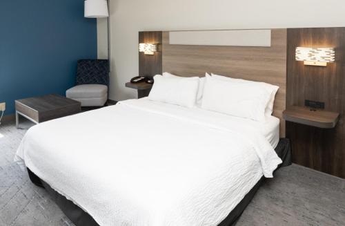 holiday inn express and suites burlington mount ho