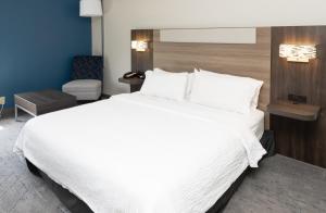 holiday inn express and suites burlington mount ho