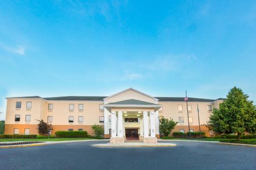 holiday inn express and suites burlington mount ho