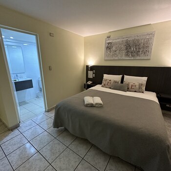 red hotel centric santiago