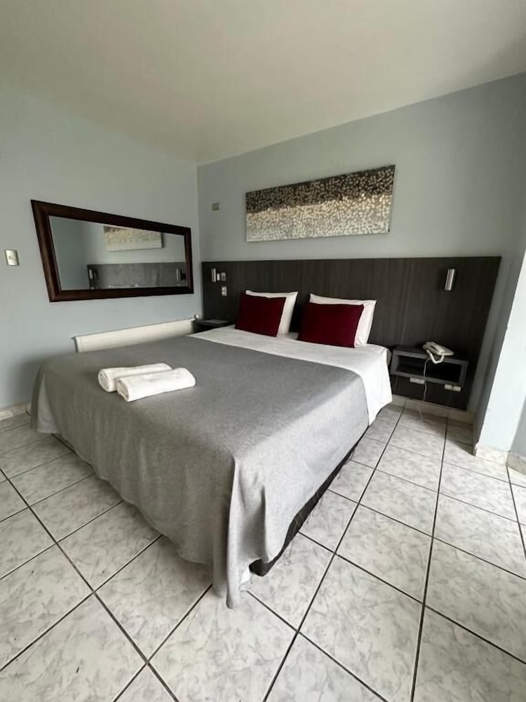 red hotel centric santiago