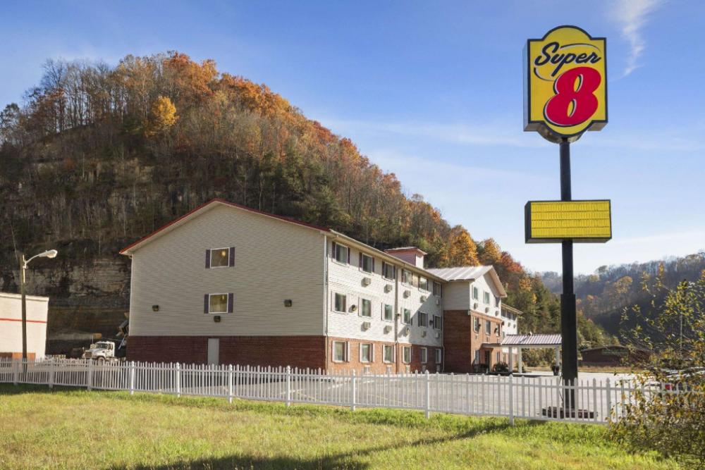 super 8 by wyndham prestonsburg