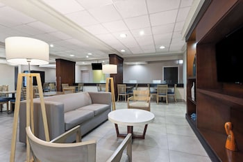 wyndham garden monterrey aeropuerto