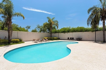 wyndham garden monterrey aeropuerto