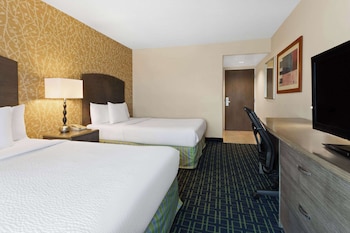 wyndham garden monterrey aeropuerto