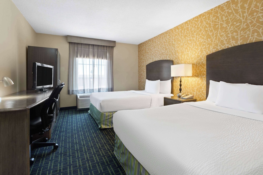 wyndham garden monterrey aeropuerto