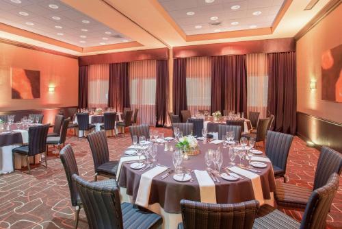 the verve hotel boston natick tapestry collection by hilton