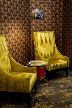 the verve hotel boston natick tapestry collection by hilton