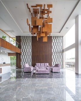 hylife hotel and convention