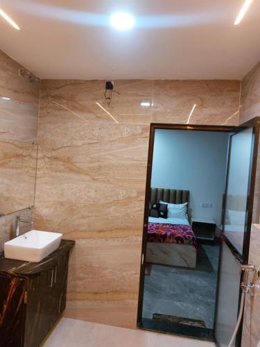 hotel satyam and restaurant