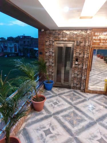 hotel satyam and restaurant