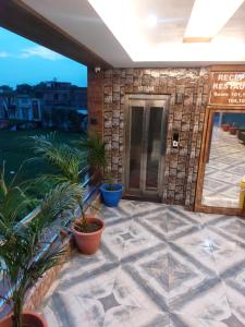 hotel satyam and restaurant