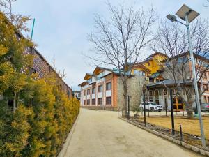 The Walnut Creek,India>>Pahalgam,4 star