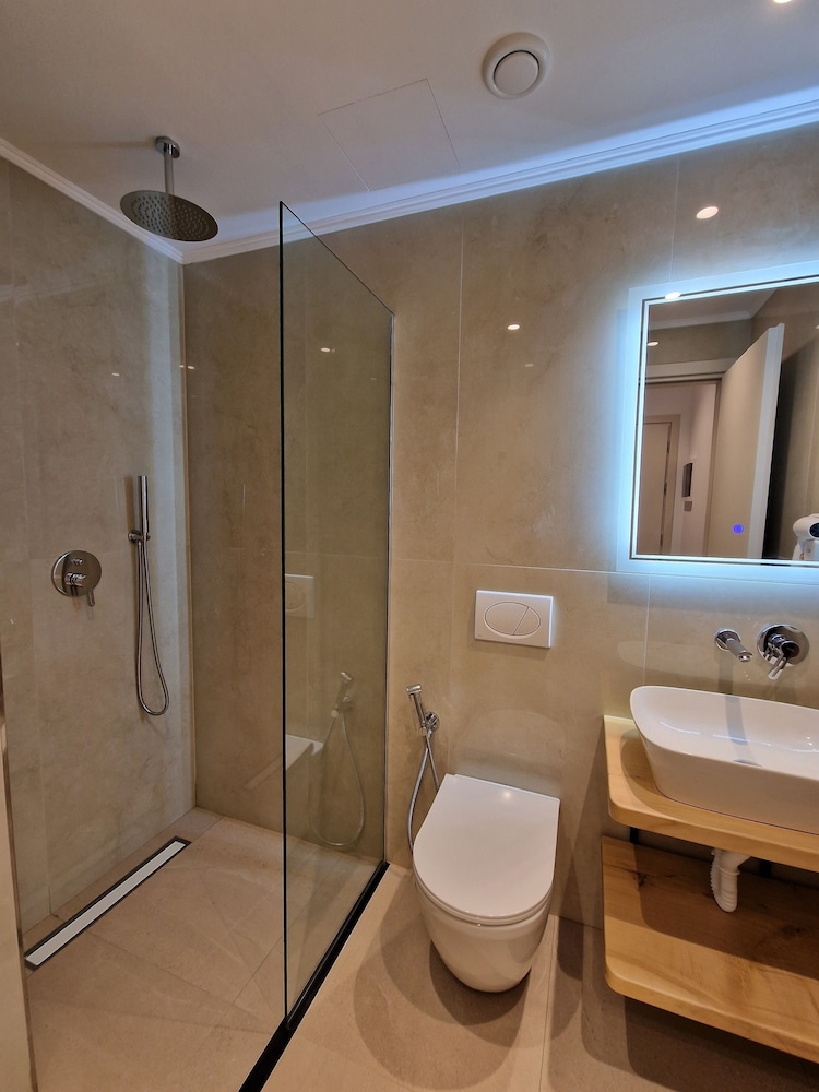 monel hotel