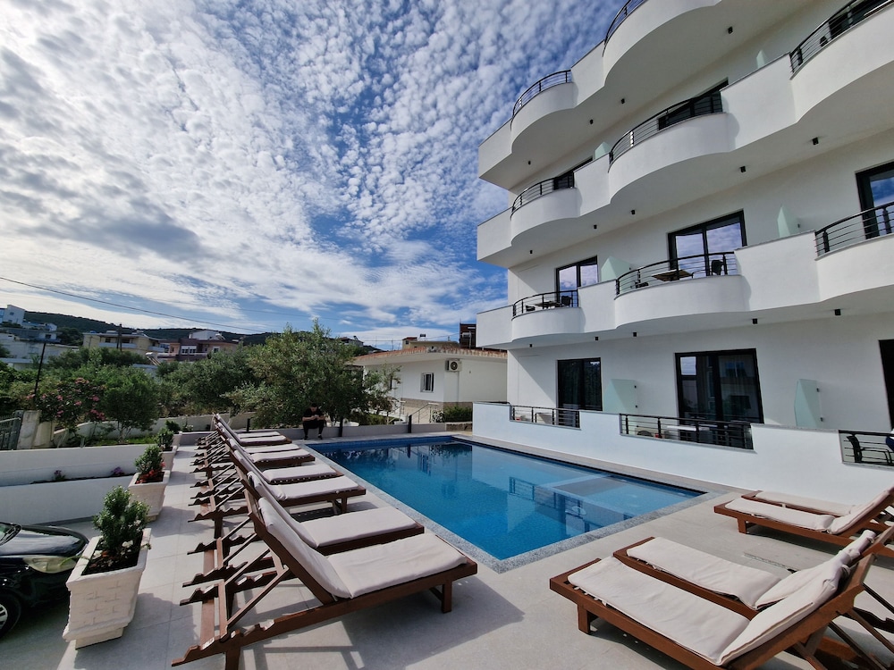 monel hotel