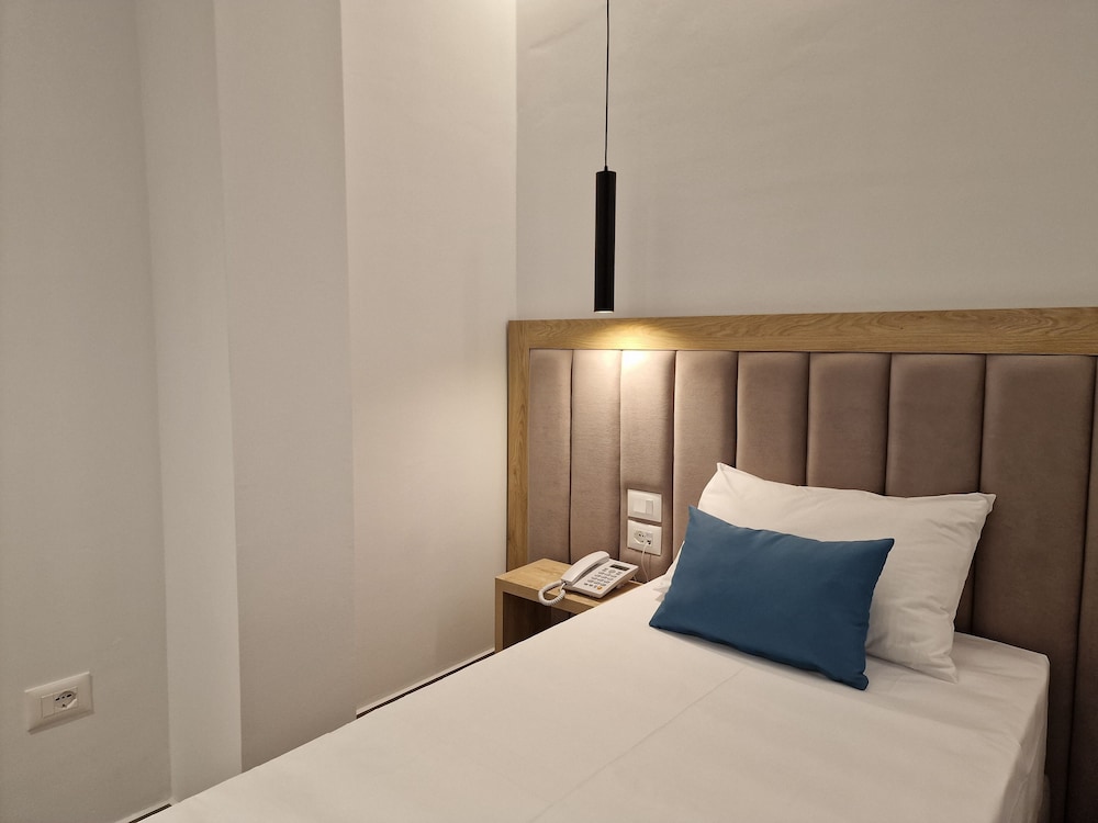 monel hotel