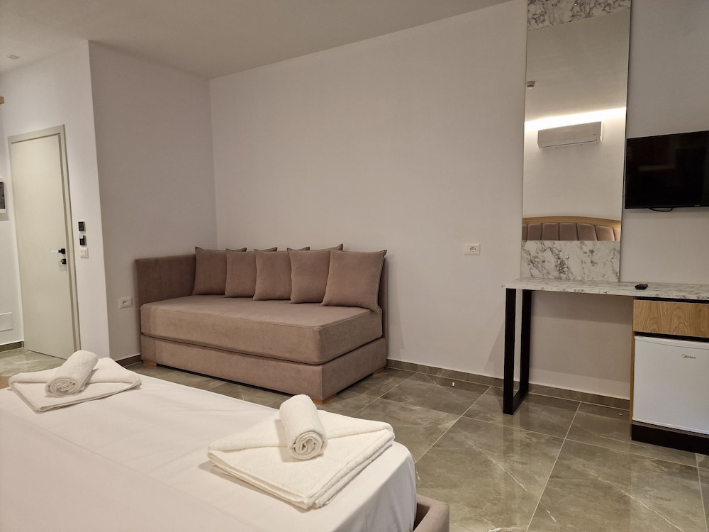 monel hotel