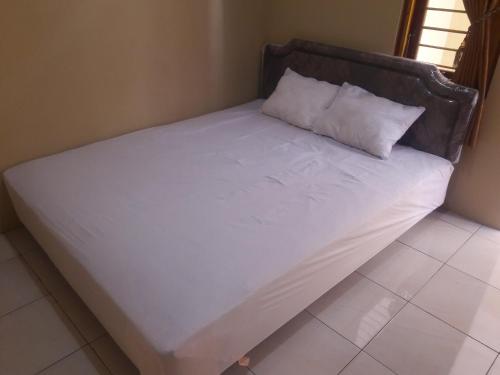 spot on 92466 adam kost syariah