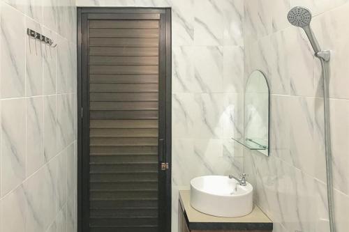 reddoorz syariah near stasiun madiun 2