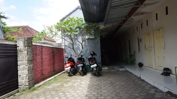 spot on 92860 hunian 99